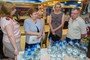 Эксперты дегустируют минеральную воду. Эксперты дегустируют минеральную воду.